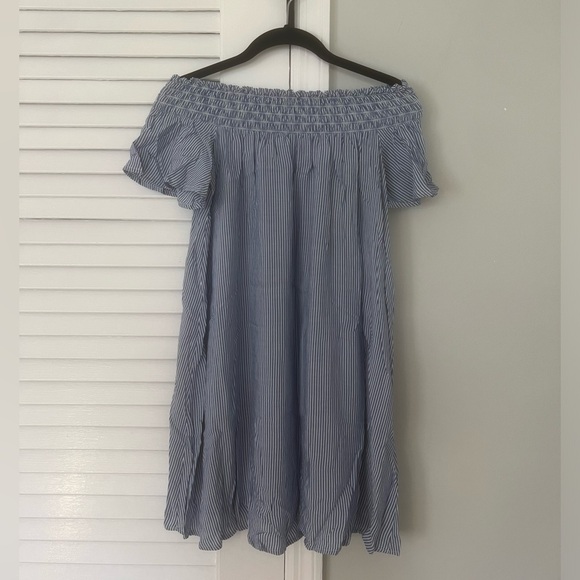 Urban Outfitters Cooperative Off the Shoulder Flowy Dress - Picture 2 of 3